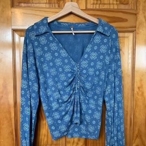Free People Size Medium Blue Collared 70s style blue printed long sleeve